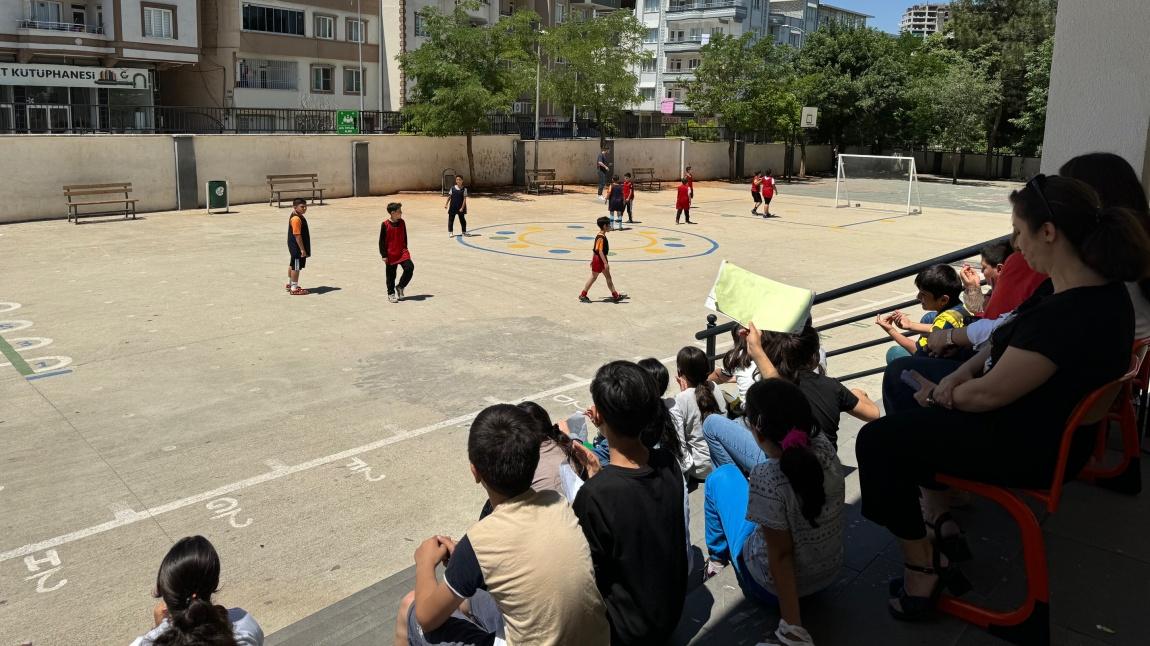 ÖMER HUMANIZLI İLKOKULUNDA FUTBOL ŞÖLENİ